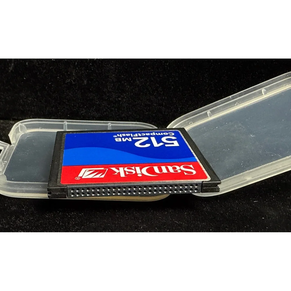 SanDisk 512MB CompactFlash CF Memory Card SDCFB with Protective Case Vintage